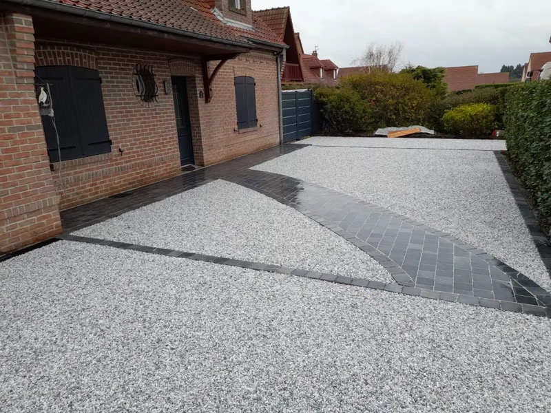 Entrée en gravier drainant